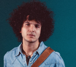 BATU AKDENİZ’DEN ALBÜM HABERCİSİ YENİ TEKLİ: ‘’MADEM’’ YAYIMDA!