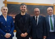 CHP Arifiye İlçe Başkanı Ali Gökpınar, ilçe yöneticileri Nihat Arda Şahine’e hayırlı olsun ziyaretinde bulundu