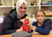 Anne ve çocuklarından ‘peri bebek’ sanatı