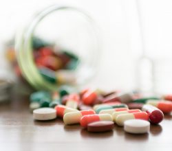 Aç veya yarı açken alınan ilaçlar mideyi bile delebilir