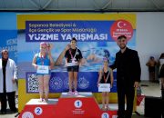 Sapanca’da Çocuklar Cumhuriyet İçin Kulaç Attılar