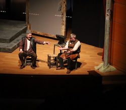 Deli İbram Divanı oyunu yoğun ilgiyle sahnelendi