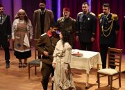 Sakarya’da tiyatro perdesine görkemli açılış