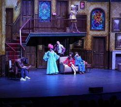 “Oyunun Oyunu” Prömiyerinde Perde Kahkahaya Açıldı!