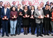 Yıllarını Topluma Adayan Diş hekimleri Plaketle Onurlandırıldı