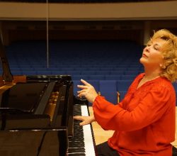 Yeni Yılın İlk Notaları Gülsin Onay’dan 