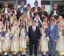 Liseliler, Üniversiteliler, Öğretmenler ve Akademisyenler Sahnedeydi