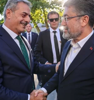 Sakarya’ya gelen Tarım ve Orman Bakanı İbrahim Yumaklı, Büyükşehir Belediyesi’ni ziyaret etti.