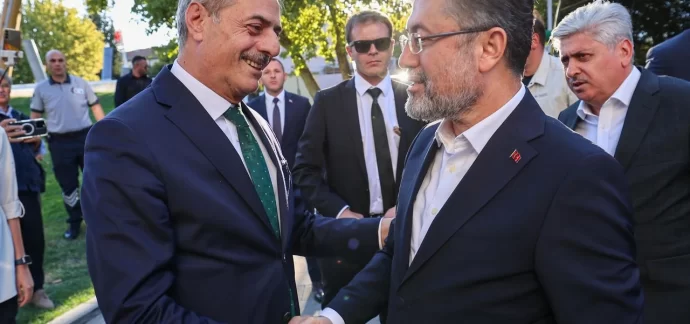Sakarya’ya gelen Tarım ve Orman Bakanı İbrahim Yumaklı, Büyükşehir Belediyesi’ni ziyaret etti.