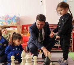 Vali Aygöl, eğitim öğretim İkinci yarıyıl ilk ders zilinde öğrencilerle mesaiye başladı