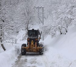 Büyükşehir duraksız kar mesaisiyle grup yollarının tamamını ulaşıma açtı