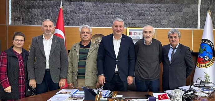 Turan YILDIRIM,Hüsamettin ATASEVER, Şefik Arman ,Fehmi Duman , Necla Bakan ‘ı  Serdivan Belediye Başkanı Osman ÇELİK Makamında ağırladı
